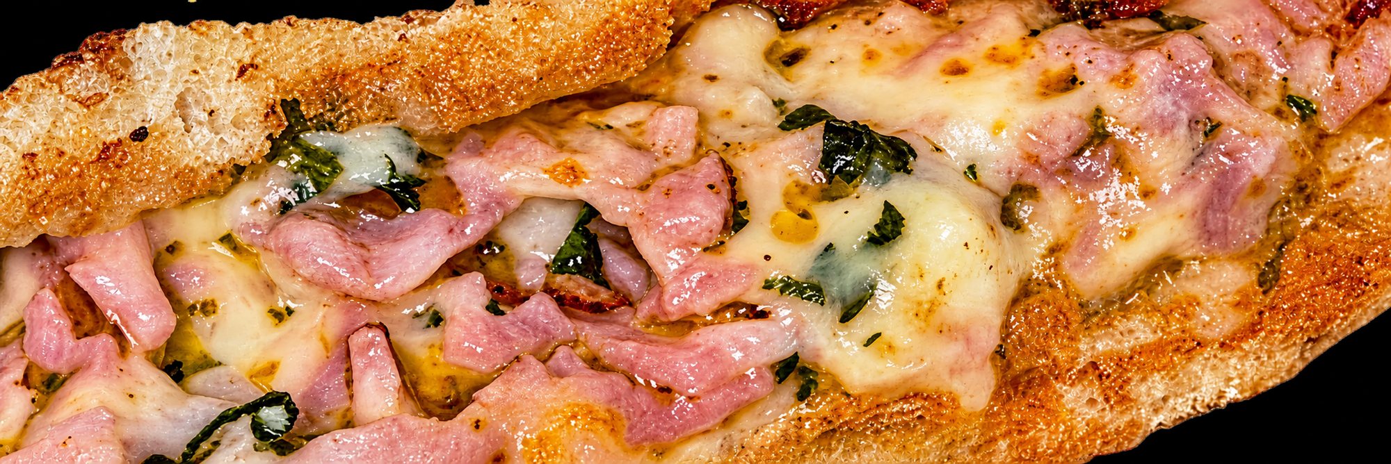 Sandwich chaud garni de viande et de fromage fondu